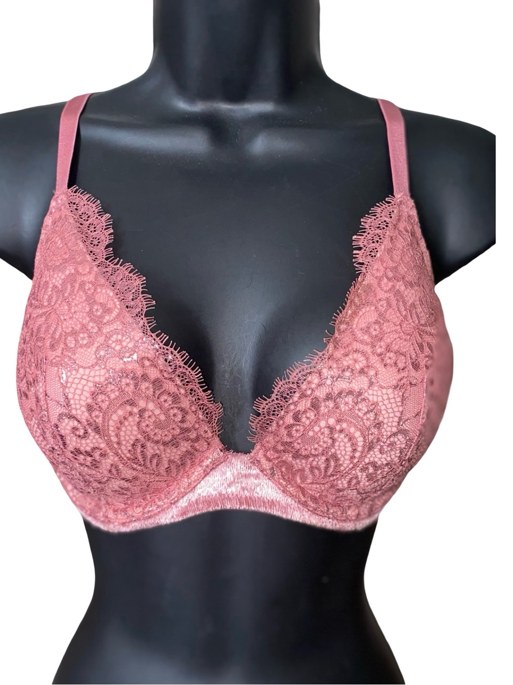 Victoria’s Secret Very Sexy Lightly Lined Plunge Bra Size 32 DD